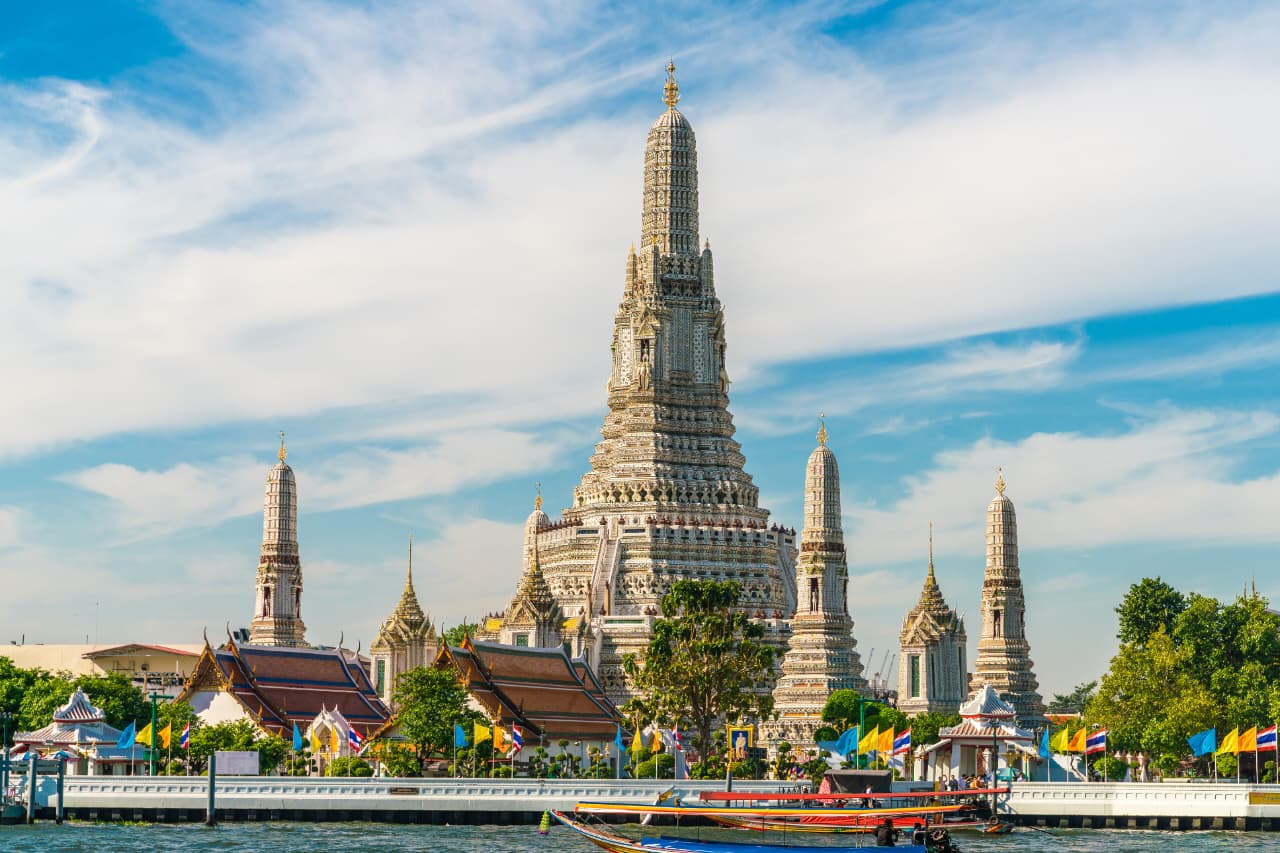 Located on the west bank of the Chao Phraya River